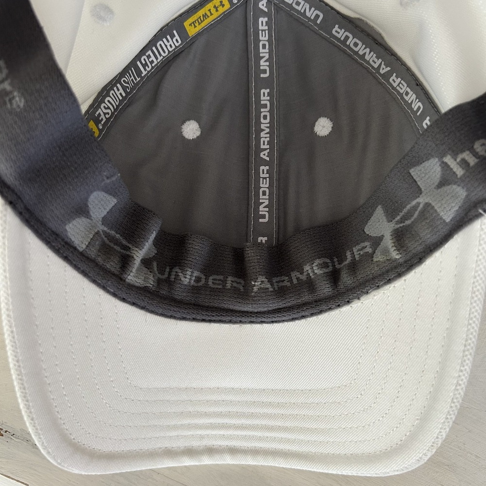 The Ritz Carlton Naples Under Armour Mens Hat Cap White Black Embroidered Med/Lg - Picture 9 of 11